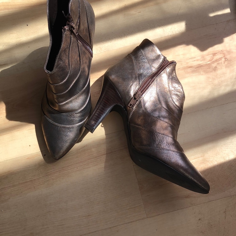 046 - Aldo Rose Gold Leather Booties Sz 7